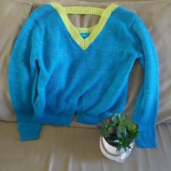Sweater - Picture 2 of 6